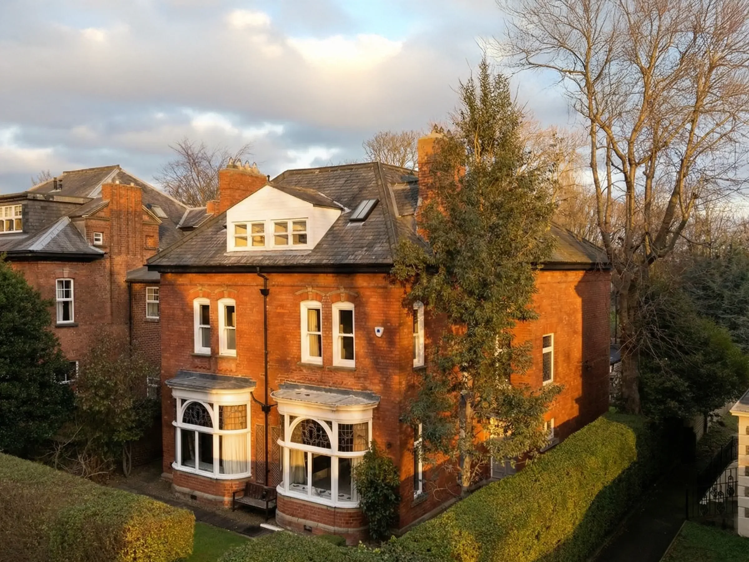 Akenside drone still